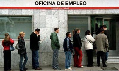 Por primera vez desde la crisis espa�ola, baj� el desempleo