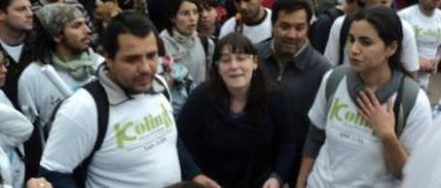 Militantes de Alicia K contra los "gorilas"