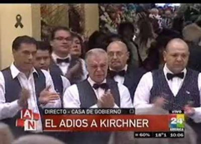El homenaje de los mozos, uno de los momentos m�s emotivos