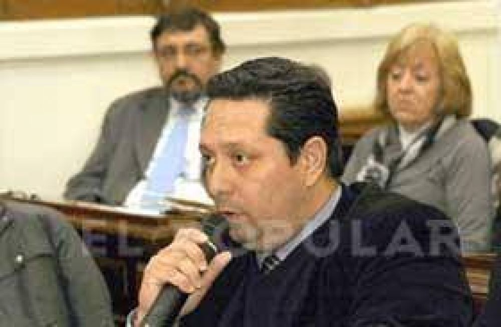 Milesi sobre el presupuesto 2011: �Se van m�s recursos de los que entran�