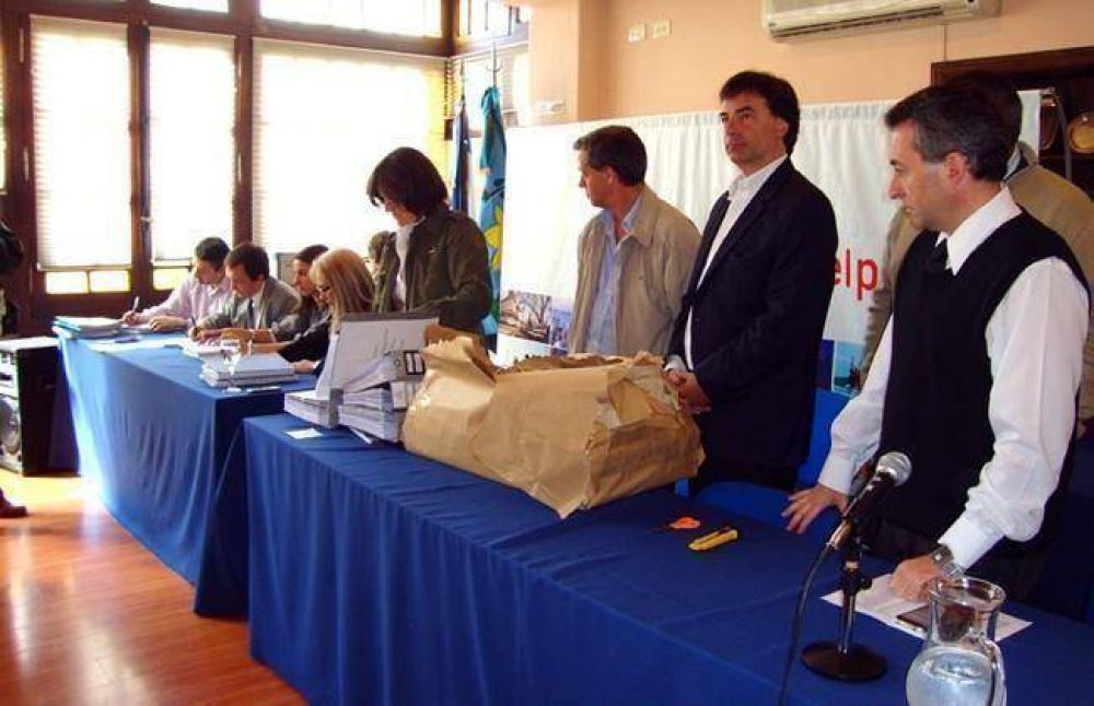 Abrieron los primeros sobres para la licitaci�n de Playa Grande