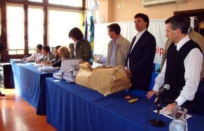 Abrieron los primeros sobres para la licitaci�n de Playa Grande