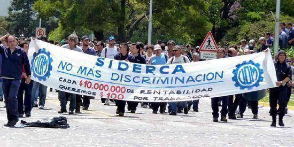 Trabajadores de TenarisSiderca realizaron una protesta dentro de la planta 