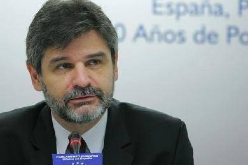 PARTE DE PERONISMO PORTE�O REALIZ� ACTO TRAS DECESO DE KIRCHNER