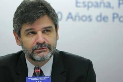 PARTE DE PERONISMO PORTE�O REALIZ� ACTO TRAS DECESO DE KIRCHNER