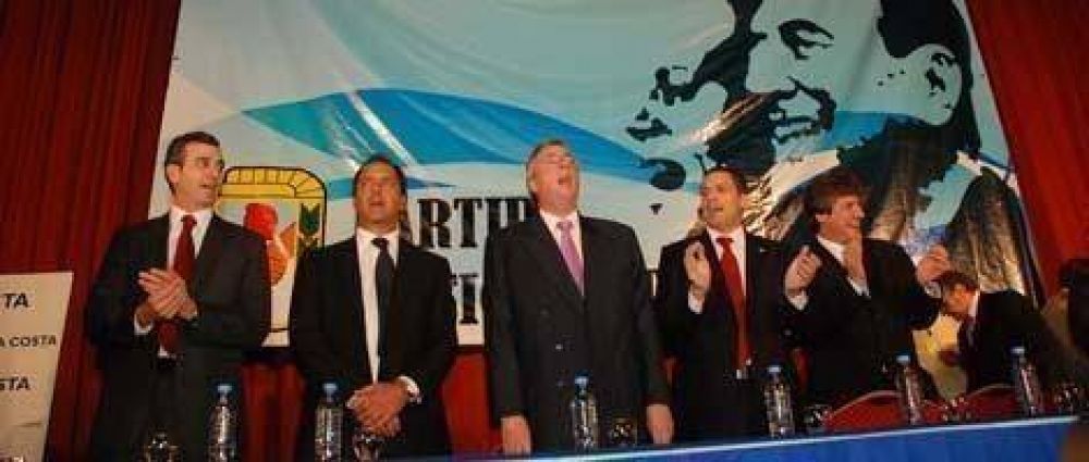 Scioli y los intendentes bonaerenses se re�nen el lunes para �reconocer el compromiso de Kirchner�