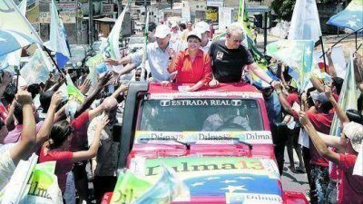 Dilma Rousseff, otra vez favorita, busca hoy la presidencia de Brasil