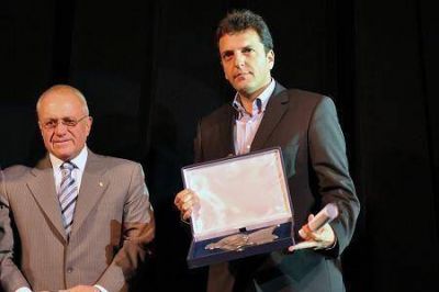 En el teatro Coliseo Reconocen a Sergio Massa por su destacada labor en gesti�n p�blica