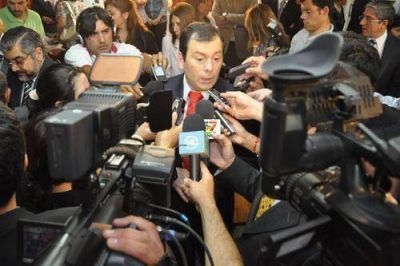 Zamora: "Es importante cuando se consolidan las instituciones democr�ticas"