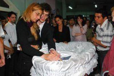 Tristeza y recuerdos en la despedida 