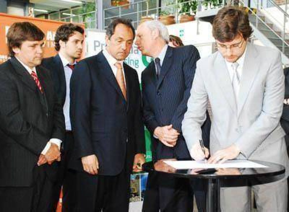 MORON A pesar de las cr�ticas de Sabbatella el gobernador benefici� a La Cant�brica