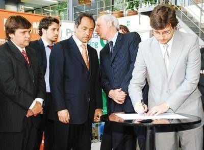 MORON A pesar de las cr�ticas de Sabbatella el gobernador benefici� a La Cant�brica