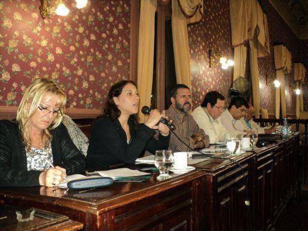 �Vamos a seguir unidos con la bandera de este gobierno�, asegura la concejal Paola Navarro