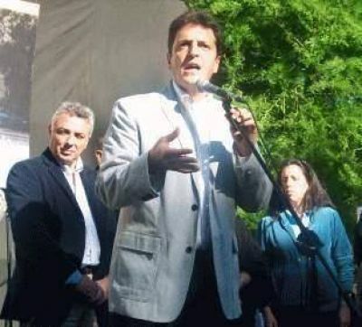 Avanza la ofensiva de Massa contra Colony Park desde la �v�a juridica�