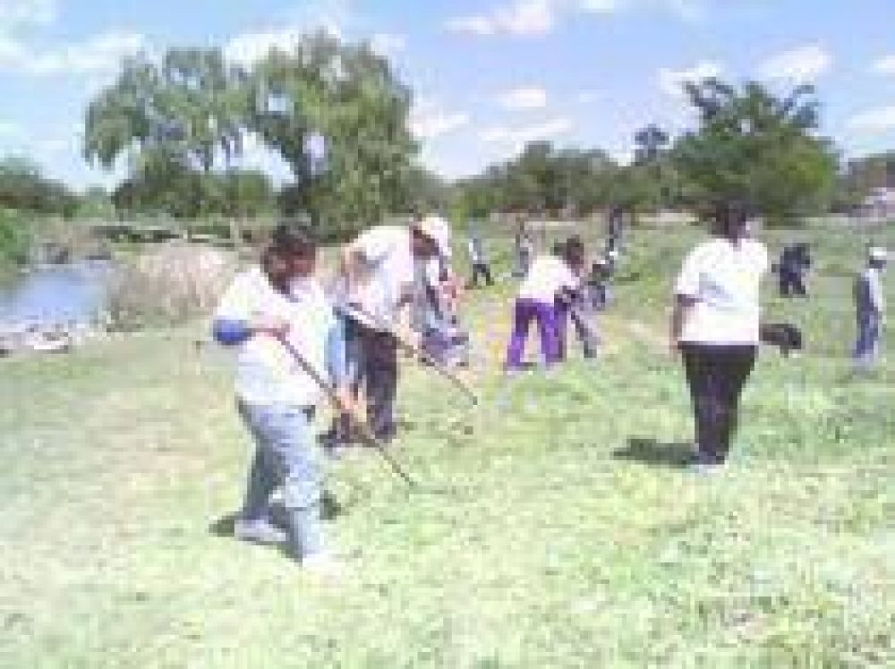 Florencio Varela Realizaron tareas de limpieza en el arroyo Conchitas