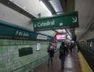 La Defensor�a pide mejoras en los subtes