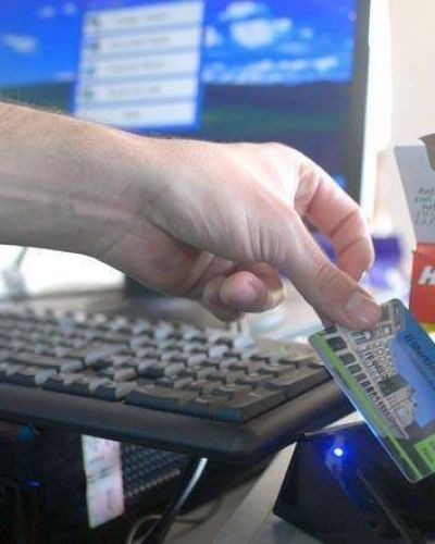 Ya est�n a la venta las tarjetas por aproximaci�n para viajar en colectivo