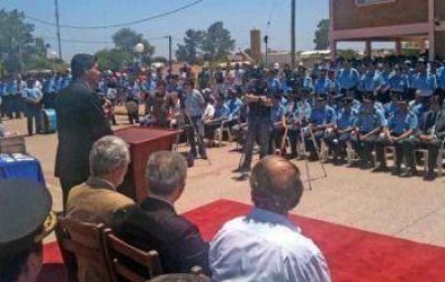 En Castelli, Capitanich entreg� viviendas para la familia policial 
