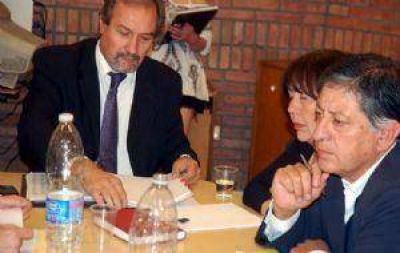 Piden 334 millones y la oposici�n s�lo dar�a 100 millones