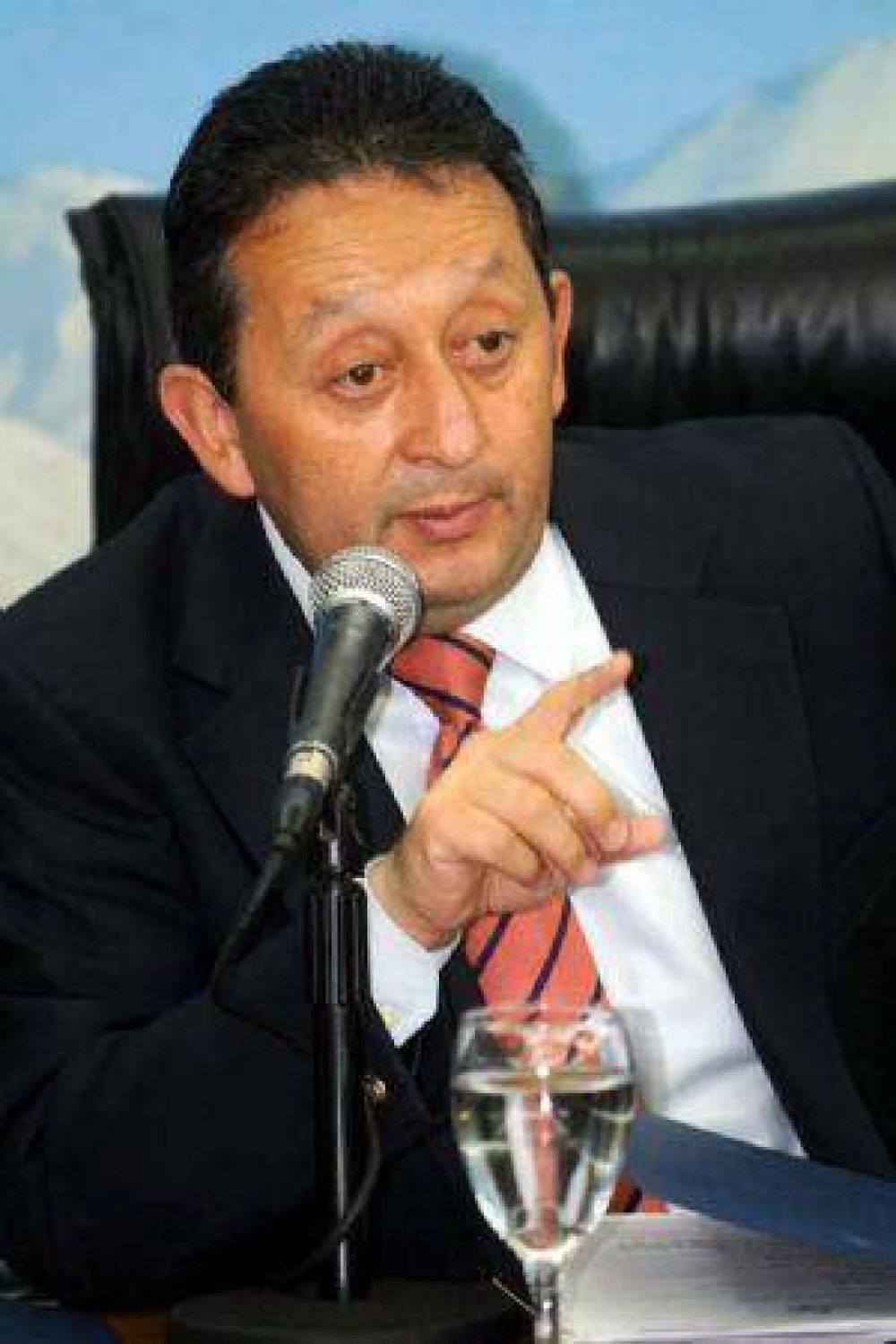 Tensa pol�mica entre Jaque y el encuestador top de los K