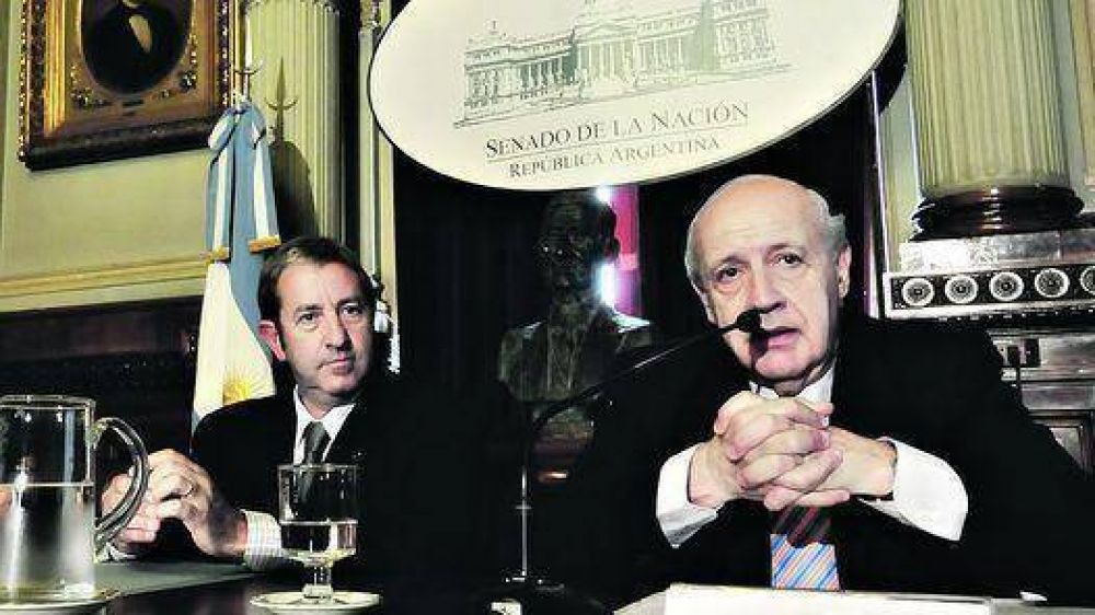 Cobos dice que no renunciar� y busca seducir a Lavagna para llevarlo de vice