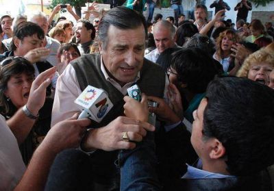 Rozas: Si se act�a con inteligencia habr� consenso en Convergencia, pero habr� interna con el Mopar