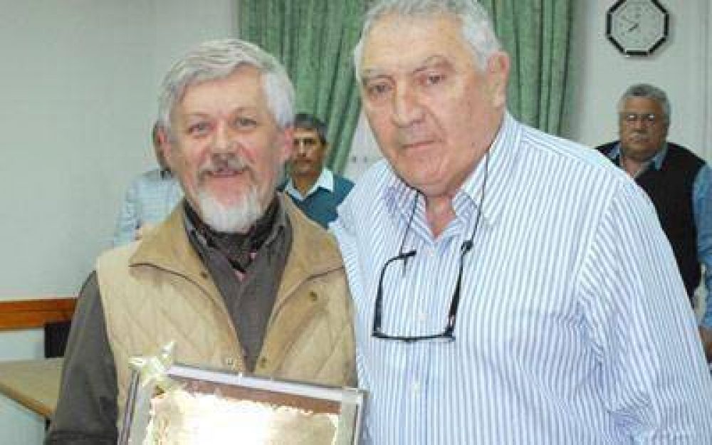 Sarmiento: Coopsar distinguió al investigador Oscar Jensen