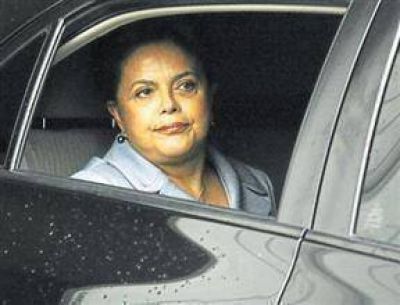 Bajo la sombra de Lula, Dilma define su gabinete
