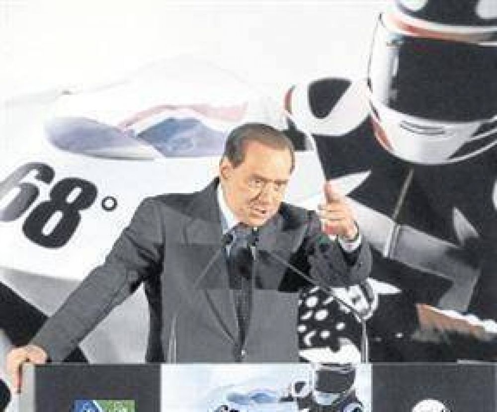 Berlusconi: "Mejor mirar alas chicas lindas que ser gay"