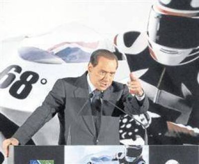 Berlusconi: "Mejor mirar alas chicas lindas que ser gay"
