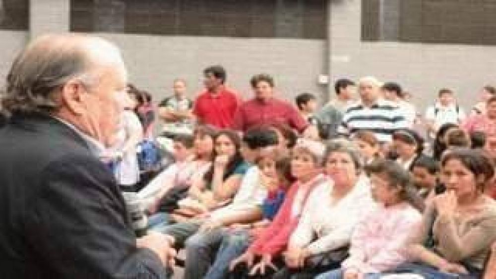 Entregan lentes a m�s de 350 chicos y chicas de San Fernando