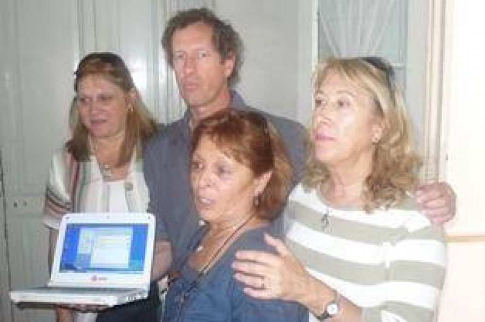 Entrega de netbooks para escuelas.