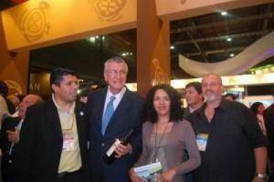 El gobernador Gioja visit� el stand riojano y felicit� a Beder Herrera por la iniciativa