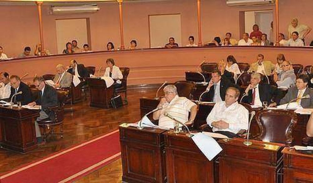 Se aprob� el Desendeudamiento y se agreg� cl�usula salarial