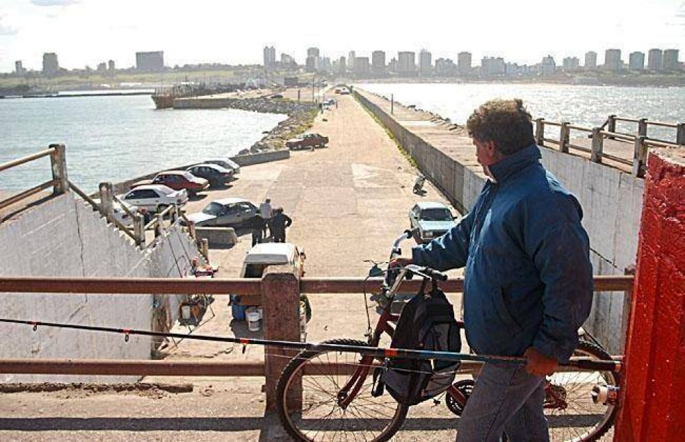 Llega el verano y la Escollera Norte no fue acondicionada tal como se anunci�