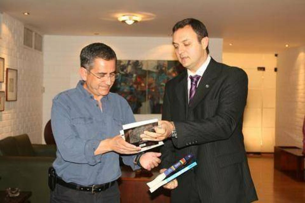 San Martin  -DANIEL IVOSKUS VISIT� ECUADOR PARA LANZAR LA II CUMBRE MUNDIAL DE COMUNICACI�N POL�TICA 