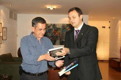 San Martin  -DANIEL IVOSKUS VISIT� ECUADOR PARA LANZAR LA II CUMBRE MUNDIAL DE COMUNICACI�N POL�TICA 