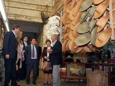 Lan�s: D�az P�rez recibi� a Embajadora de Per�
