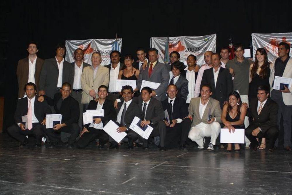 Escobar - SE ENTREGARON CERTIFICADOS PARA LOS EGRESADOS DE LA ESCUELA MUNICIPAL DE GUARDAVIDAS