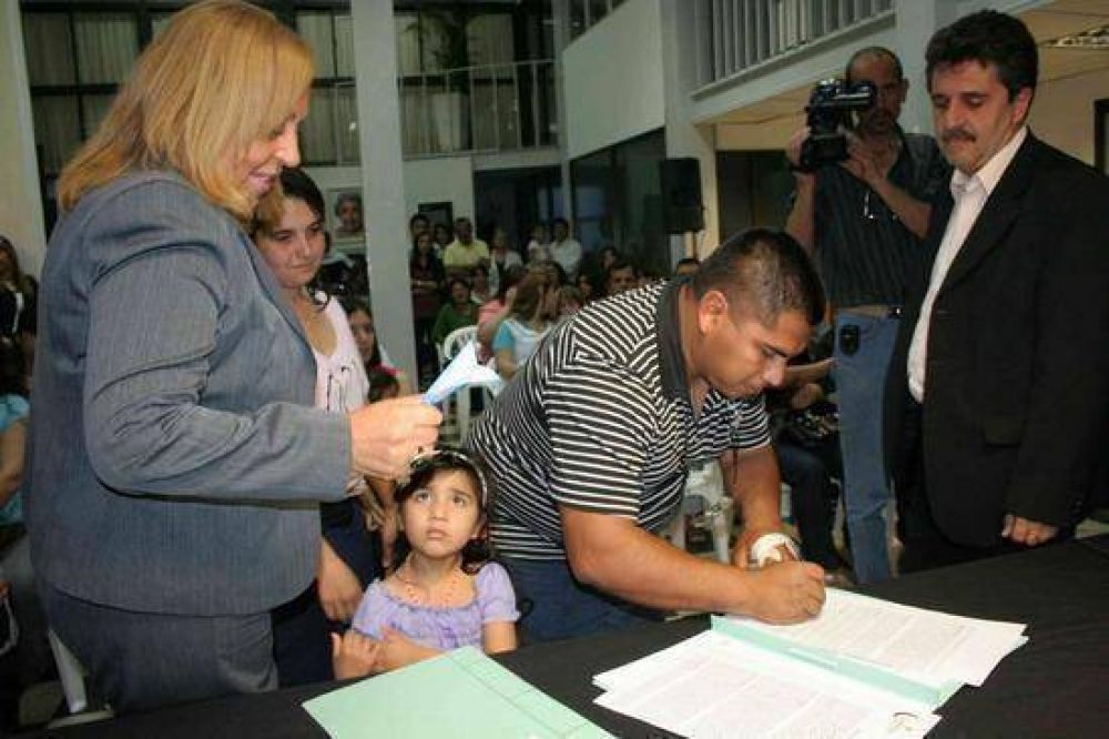 Stella Maris Giroldi: �Es muy emocionante saber que estamos cumpliendo el sue�o de muchas familias campanenses�