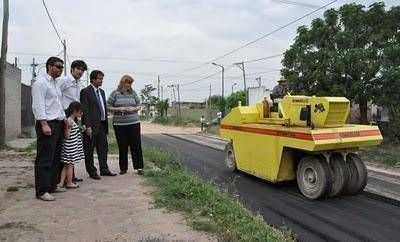 El intendente recorri� obras de pavimentaci�n de calle 30