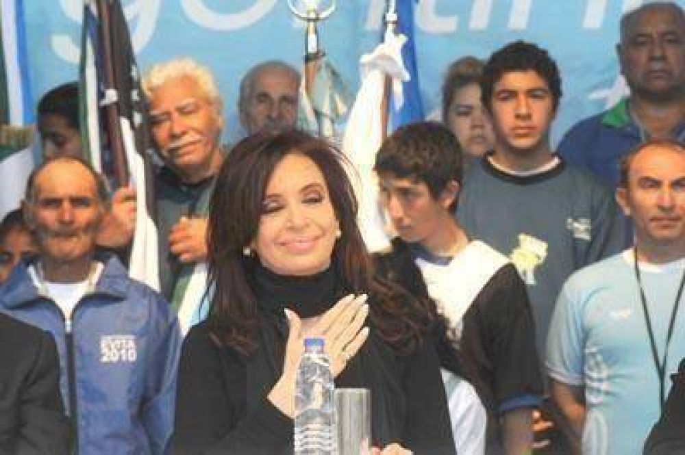 Cristina recibi� el afecto de la gente y clausur� los Juegos Evita