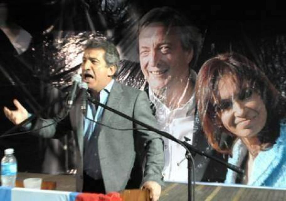 Urribarri comprometi� su apoyo a Cristina en el homenaje a Kirchner