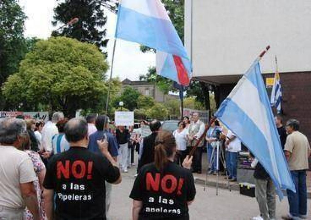 Asamble�stas repudiaron judicializaci�n de la protesta frente al Consulado Uruguayo