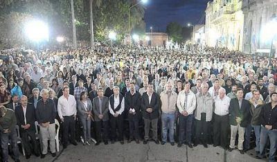 Urribarri pidi� "abrirse al futuro" y abandonar los "proyectos de poder"