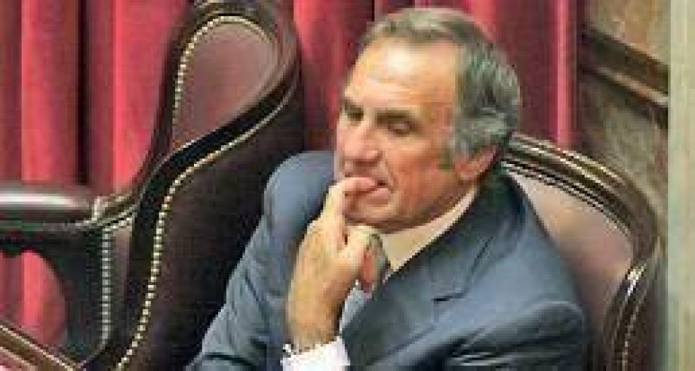 Reutemann tom� distancia del cr�tico documento del Peronismo Federal