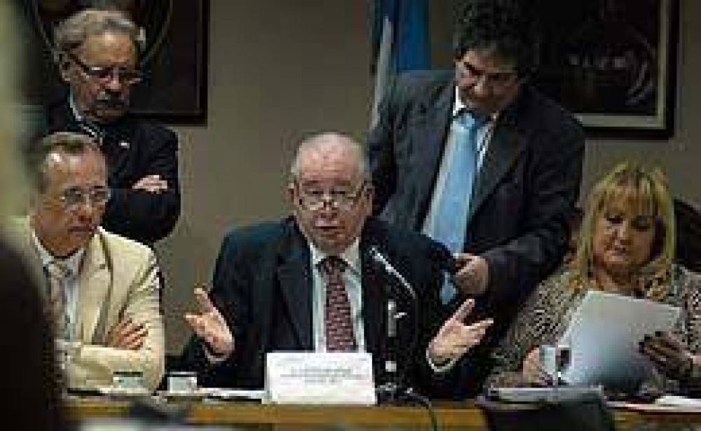 Grondona neg� ante Diputados contactos con barras bravas