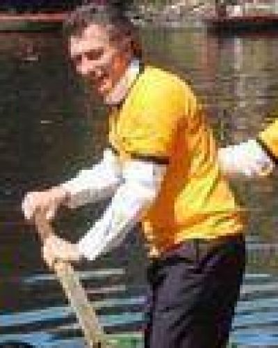 MACRI CRUZA EL RIACHUELO 