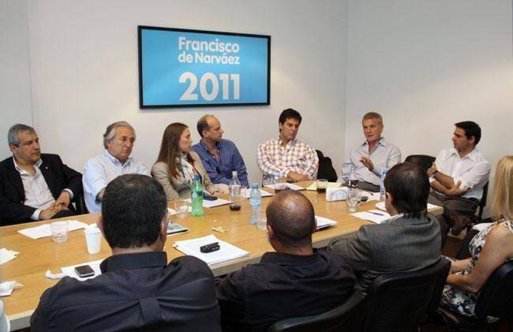 Sin definiciones claras, De Narv�ez pas� por La Plata para contener a sus legisladores