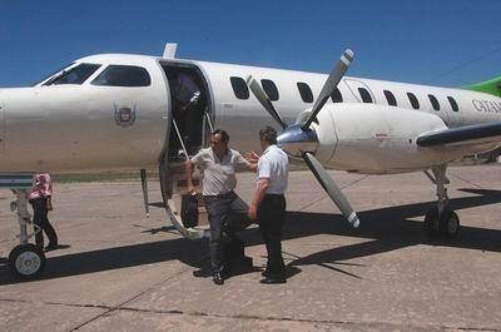 Aeron�utica tiene $ 5 millones al a�o pero cobra por los vuelos